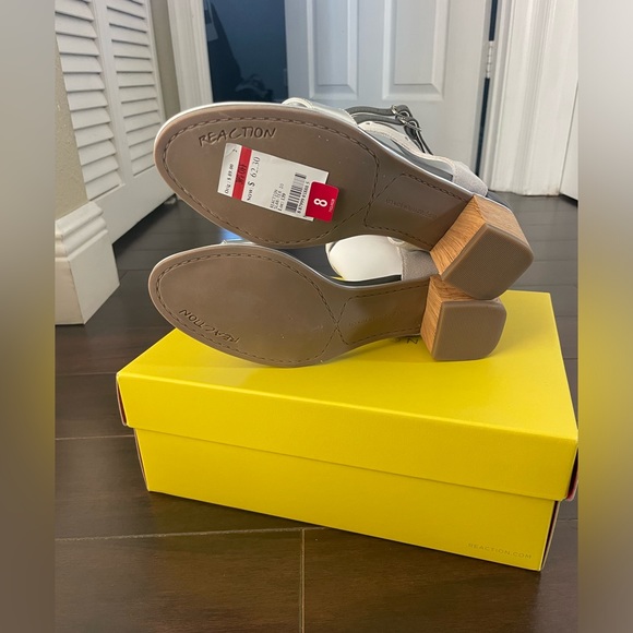 Kenneth Cole Slaw-TER IO sandals - Picture 5 of 6